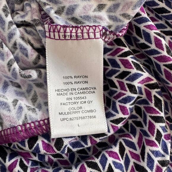 Daisy Fuentes Large 100% Rayon Geometric Top - Picture 4 of 8
